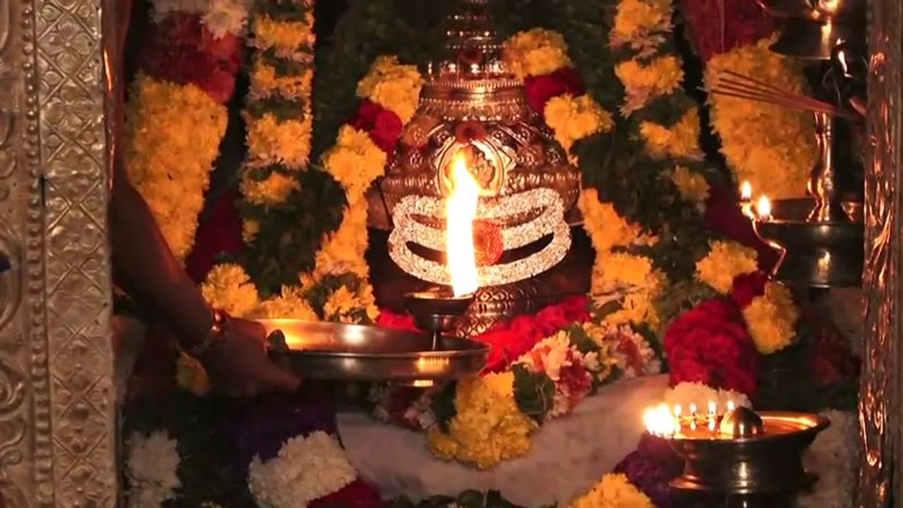 ಗವಿ ದೇಗುಲದಲ್ಲಿ ನಡೆಯದ ಕೌತುಕ; 800 ವರ್ಷಗಳ ವೈಭವದ ಉತ್ಸವಕ್ಕೆ ಮಳೆ ಅಡ್ಡಿ.. ರಾಜ್ಯದಲ್ಲಿ ಏನೆಲ್ಲ ಆಯ್ತು?