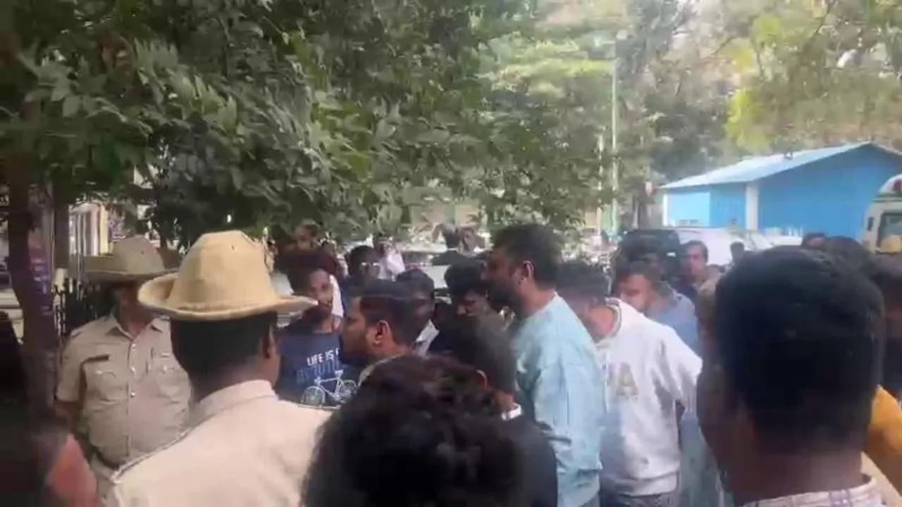 ರೇಣುಕಾಸ್ವಾಮಿ ಪ್ರಕರಣ; ದರ್ಶನ್ ಸೇರಿ 17 ಆರೋಪಿಗಳು ಕೋರ್ಟ್​ಗೆ ಹಾಜರ್