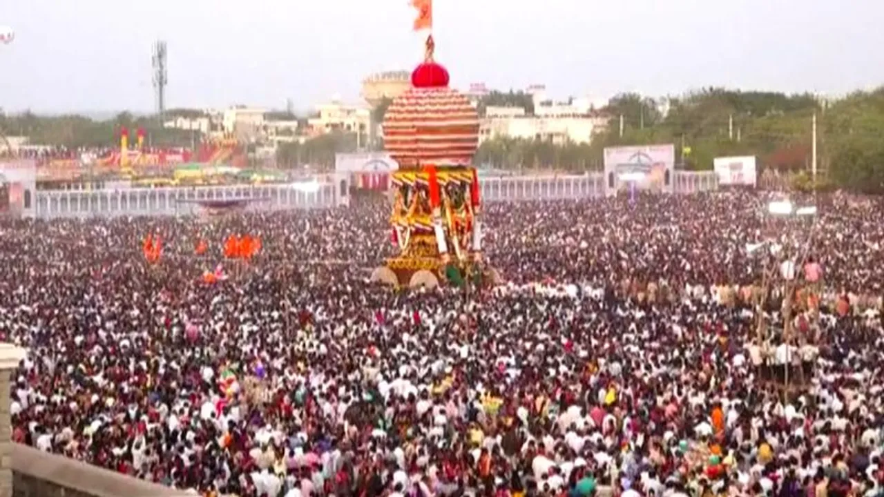 ಗವಿಸಿದ್ದೇಶ್ವರ ಜಾತ್ರೆ.. ಈ ವರ್ಷ ಎಷ್ಟು ಲಕ್ಷ ಭಕ್ತರು ಭಾಗಿ; ಪೊಲೀಸರು ಹೇಳಿದ್ದೇನು?