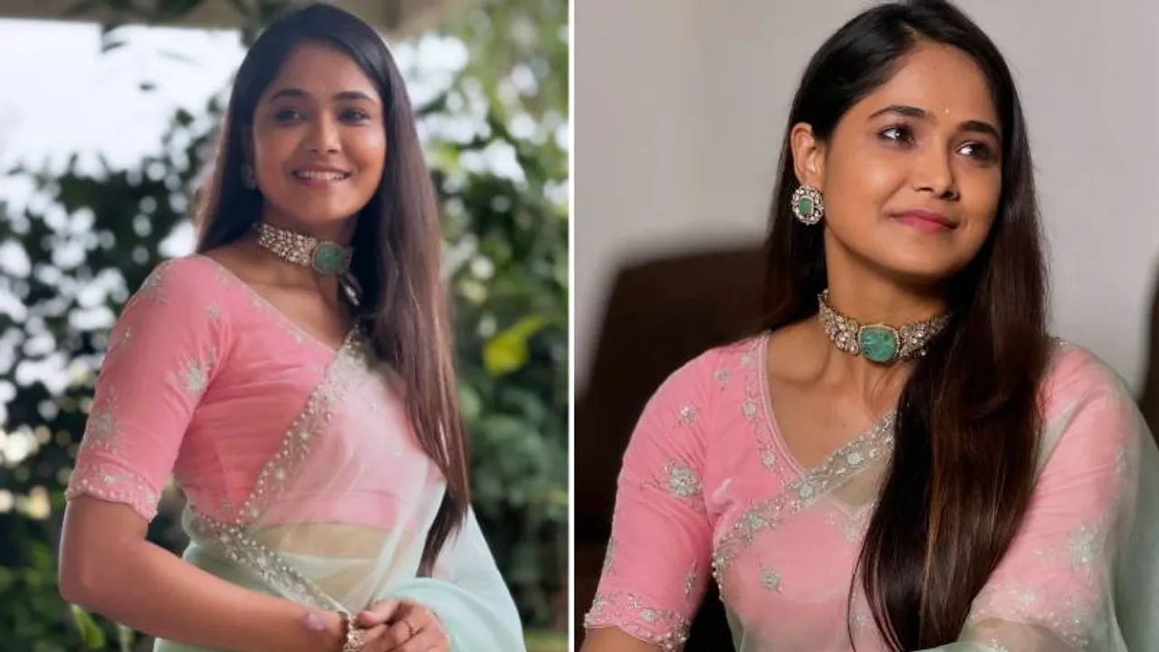 ಸೀರೆಯಲ್ಲಿ ಅಪ್ಸರೆಯಂತೆ ಕಂಡ ಮೋಕ್ಷಿ.. ಫೋಟೋ ಹಂಚಿಕೊಂಡು LOVE ಸ್ಟೋರಿ ಹೇಳಿದ ಚೆಲುವೆ..!