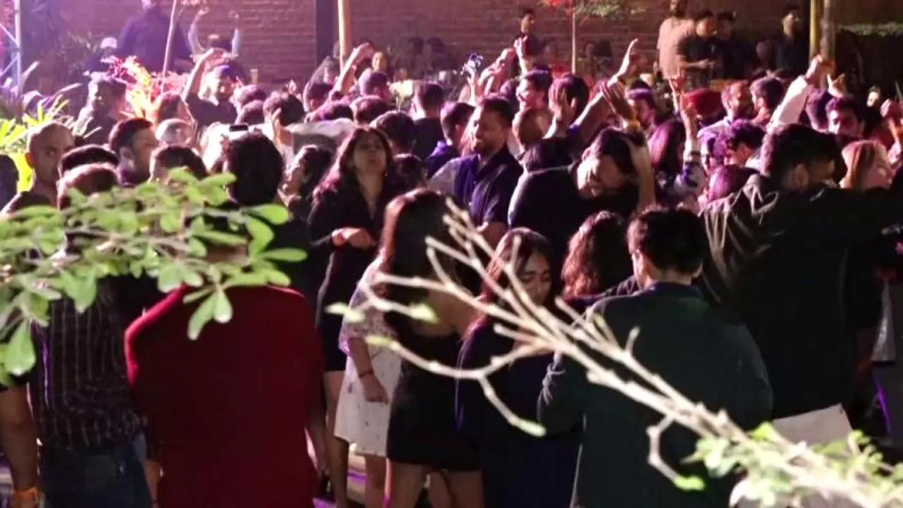 New Year; ರಾಜ್ಯಾದ್ಯಂತ ಅದ್ಧೂರಿ ವೆಲ್​ಕಮ್​.. ಎಲ್ಲೆಲ್ಲಿ ಹೇಗೆಲ್ಲಾ ಸೆಲೆಬ್ರೆಷನ್ ಮಾಡಲಾಯಿತು?