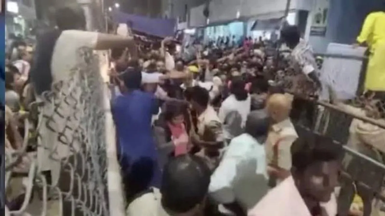 ತಿರುಪತಿ ತಿಮ್ಮಪ್ಪನ ಸನ್ನಿಧಿಯಲ್ಲಿ ಮಹಾ ದುರಂತ; ಕಾಲ್ತುಳಿತಕ್ಕೆ 6 ಭಕ್ತರು ಬಲಿ!