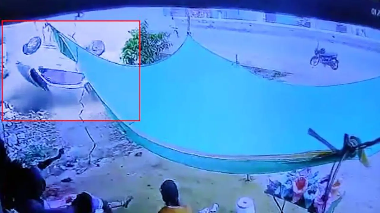 VIDEO: ಭೀಕರ ಅಪಘಾತ.. ಪಾದಚಾರಿಗೆ ಗುದ್ದಿ 3 ಪಲ್ಟಿ ಹೊಡೆದ ಕಾರು; ಹಾರಿ ಬಿದ್ದ ಮಹಿಳೆ!