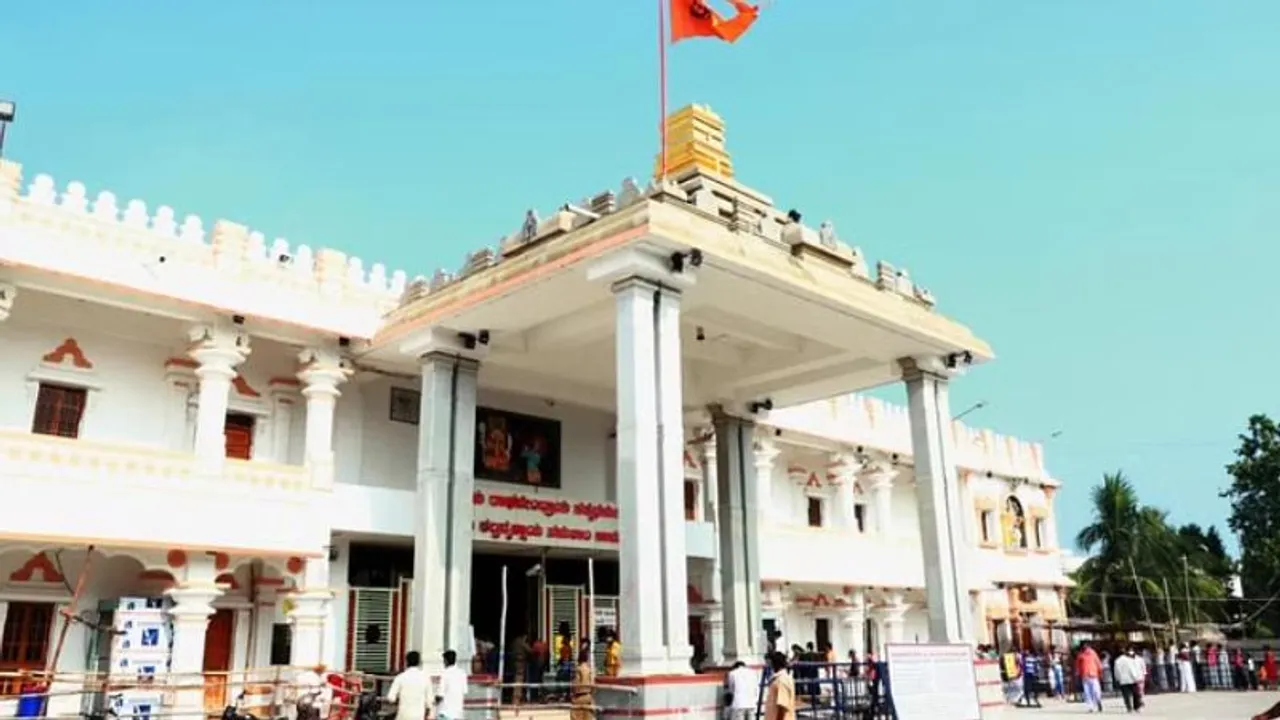 ಮಂತ್ರಾಲಯದ ವಿದ್ಯಾಪೀಠದ ವಾಹನ ಭಯಾನಕ ಆಕ್ಸಿಡೆಂಟ್​.. ಜೀವ ಕಳೆದುಕೊಂಡ ವಿದ್ಯಾರ್ಥಿಗಳು