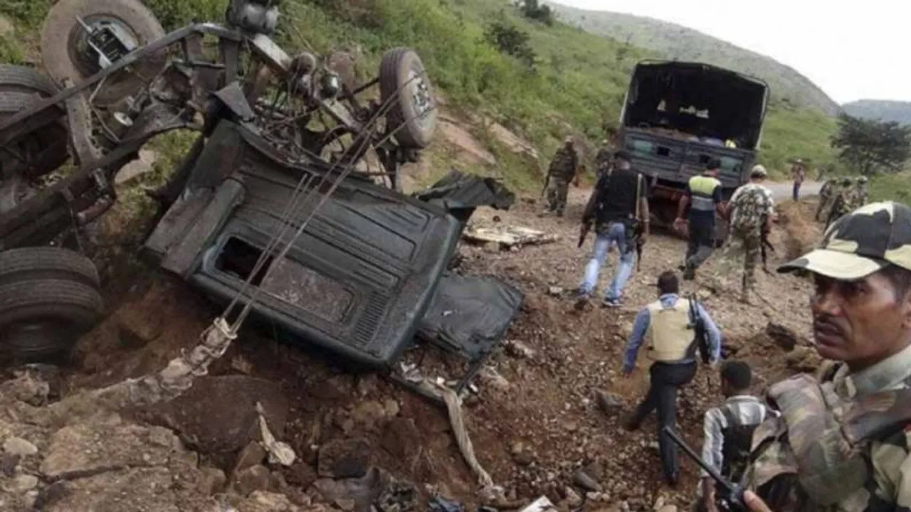 ಬೆಳಗ್ಗೆ ಬೇಟೆ, ಮಧ್ಯಾಹ್ನ ಪ್ರತೀಕಾರ.. ನಕ್ಸಲರಿಂದ ಸೇನಾ ವಾಹನ ಛಿದ್ರ, ಛಿದ್ರ; 9 ಯೋಧರು ಹುತಾತ್ಮ!