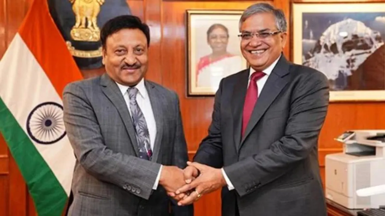 ನೂತನ ಮುಖ್ಯ ಚುನಾವಣಾಧಿಕಾರಿ ನೇಮಕ.. ಯಾರು ಜ್ಞಾನೇಶ್ ಕುಮಾರ್? ದೇಶಕ್ಕೆ ಇವರ ಕೊಡುಗೆ ಅಪಾರ..!