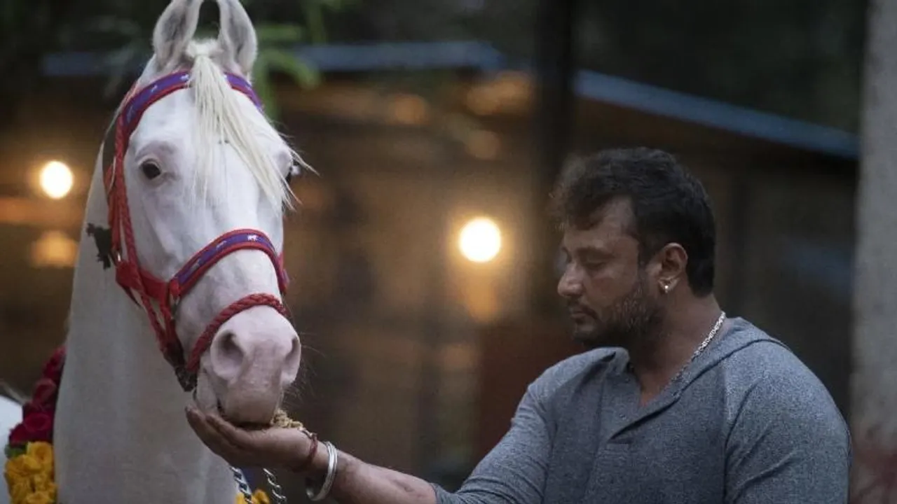 ಮಗನ​ ಹುಟ್ಟುಹಬ್ಬಕ್ಕೆ ಸರ್​ಪ್ರೈಸ್​ ಕೊಟ್ಟ ದರ್ಶನ್​ ತಾಯಿ ಮೀನಾ; ಸೆಲೆಬ್ರಿಟಿಸ್ ಫುಲ್​ ಖುಷ್​!