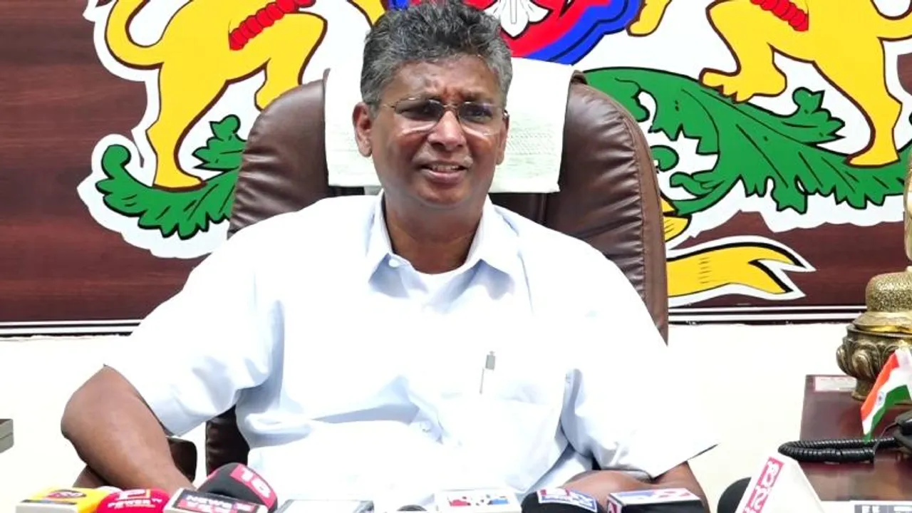 CM ಸ್ಥಾನಕ್ಕಾಗಿ RAC ಟಿಕೆಟ್, ಟ್ರಾಫಿಕ್ ಜಾಮ್ ಆದ್ರೆ ನಂಗೂ ಸಿಗಬಹುದು- ದೆಹಲಿ ಭೇಟಿ ಬೆನ್ನಲ್ಲೇ ಸತೀಶ್ ನಿಗೂಢ ಹೇಳಿಕೆ