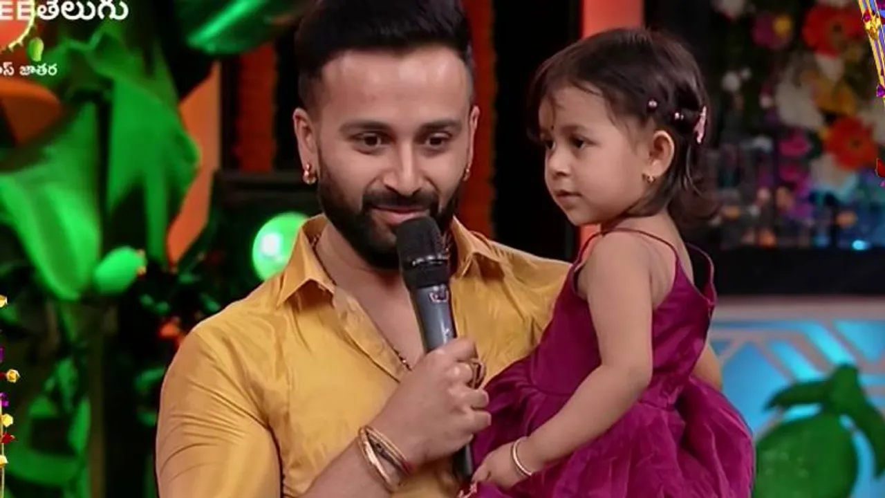 ಕಿರುತೆರೆ ನಟ ಚಂದು ಗೌಡ ಮಗಳಿಗೆ ಸರ್‌ಪ್ರೈಸ್‌.. ತಾರೆಯರ ಶುಭಾಶಯ; ಕ್ಯೂಟ್ ವಿಡಿಯೋ ಇಲ್ಲಿದೆ!