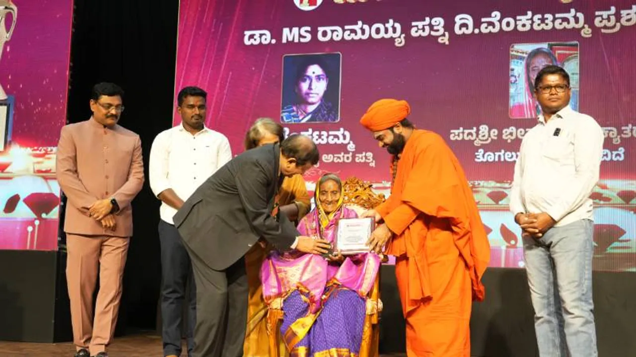 ಮಹಾಭಾರತದ 18 ಪರ್ವ.. ವಿಶ್ವಕ್ಕೆ ತೊಗಲು ಗೊಂಬೆಯಾಟ ಪರಿಚಯಿಸಿದ ಭೀಮವ್ವ ಶಿಳ್ಳೆಕ್ಯಾತರ ಯಶೋಗಾಥೆ ಇಲ್ಲಿದೆ!