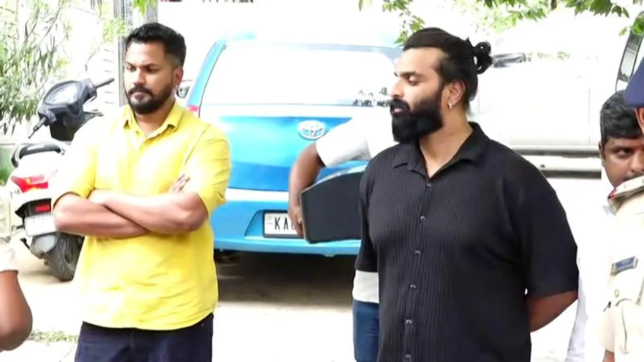 ದರ್ಶನ್​ ಸರ್ ಕೇಸ್​ಗೂ, ರೀಲ್ಸ್‌ಗೂ ಸಂಬಂಧ ಏನು? ಕೊನೆಗೂ ಮಚ್ಚು ಬಿಸಾಕಿದ ಸತ್ಯ ಬಿಚ್ಚಿಟ್ಟ ರಜತ್‌!