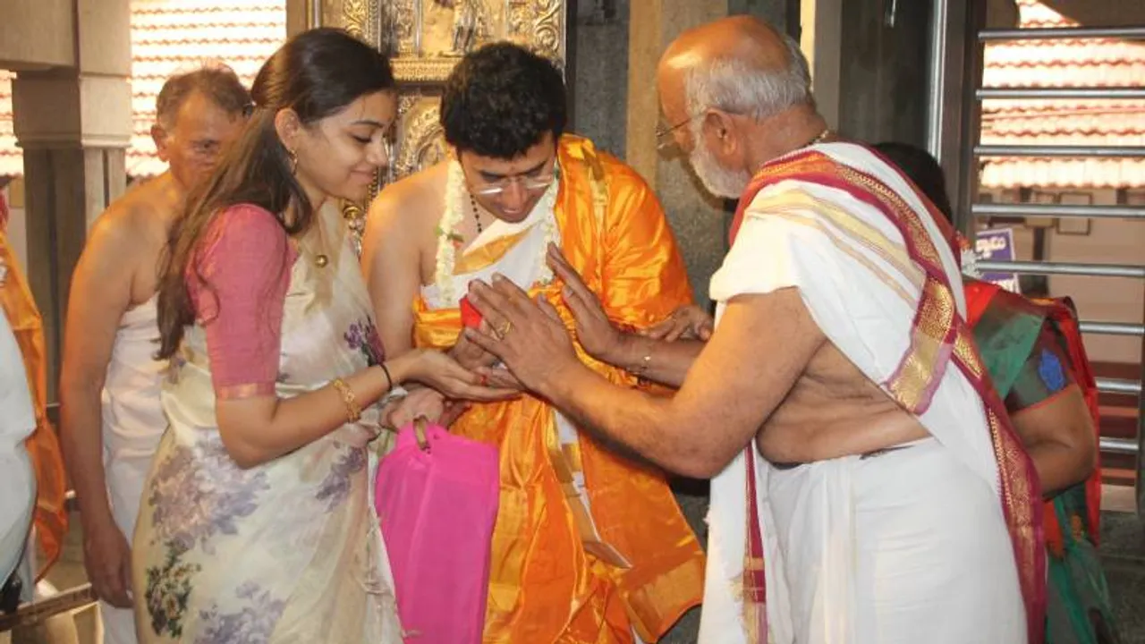 ಹೊರನಾಡು ಅನ್ನಪೂರ್ಣೇಶ್ವರಿ ದರ್ಶನ ಪಡೆದ ಸಂಸದ ತೇಜಸ್ವಿ ಸೂರ್ಯ ದಂಪತಿ; ಫೋಟೋಗಳು ಇಲ್ಲಿವೆ!