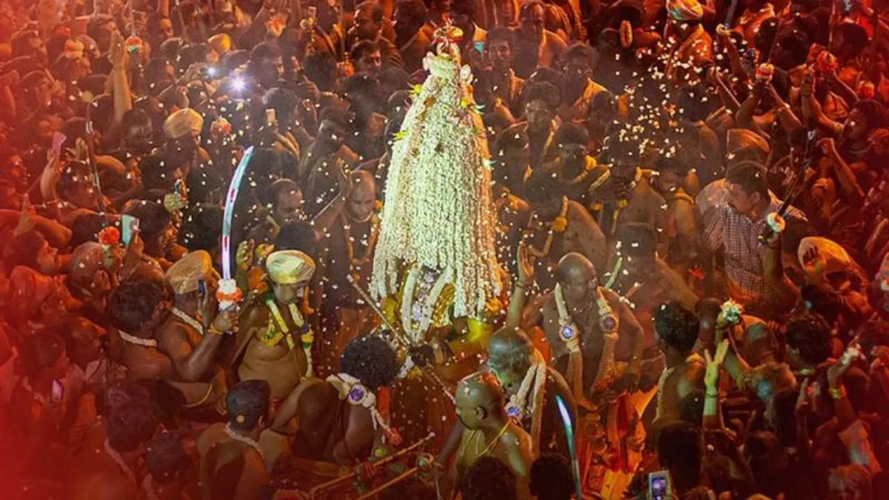 800 ವರ್ಷಗಳ ಬೆಂಗಳೂರು ‘ಕರಗ’ ಎಂದರೇನು? ದ್ರೌಪದಿ ಆರಾಧನೆಯ ಪೌರಾಣಿಕ ಕಥೆ ಏನು? ಓದಲೇಬೇಕಾದ ಸ್ಟೋರಿ!