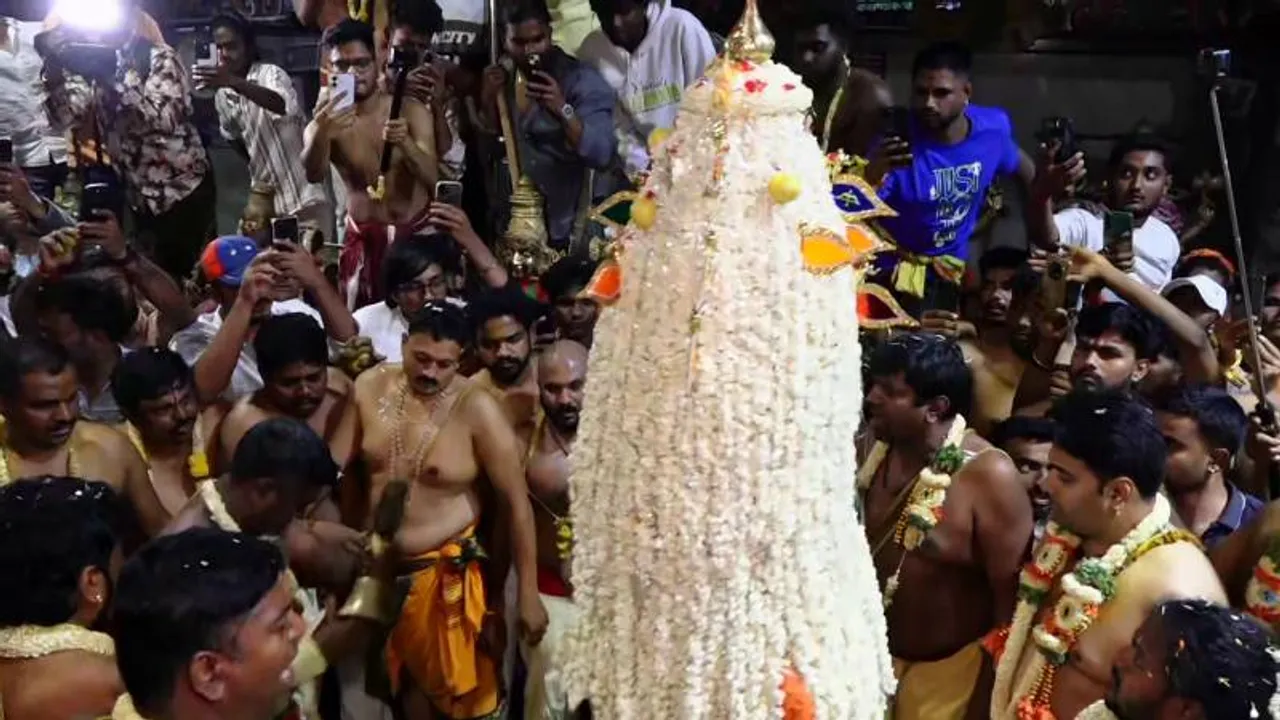 2025 ಬೆಂಗಳೂರು ಕರಗ ಹೇಗಿತ್ತು? ಐತಿಹಾಸಿಕ ಉತ್ಸವದ ಟಾಪ್ 10 ಫೋಟೋ ಇಲ್ಲಿದೆ!