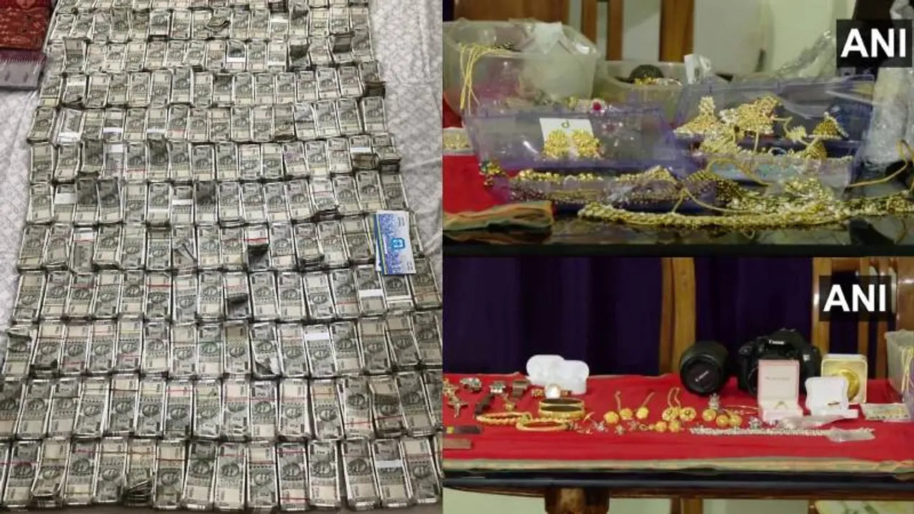 ರೇಡ್ ಆಗುತ್ತಿದ್ದಂತೆ ಕಿಟಕಿಯಲ್ಲಿ ಕಂತೆ, ಕಂತೆ ನೋಟು ಎಸೆದ ಸರ್ಕಾರಿ ನೌಕರ; ಸಿಕ್ಕಿಬಿದ್ದಿದ್ದು ಹೇಗೆ?