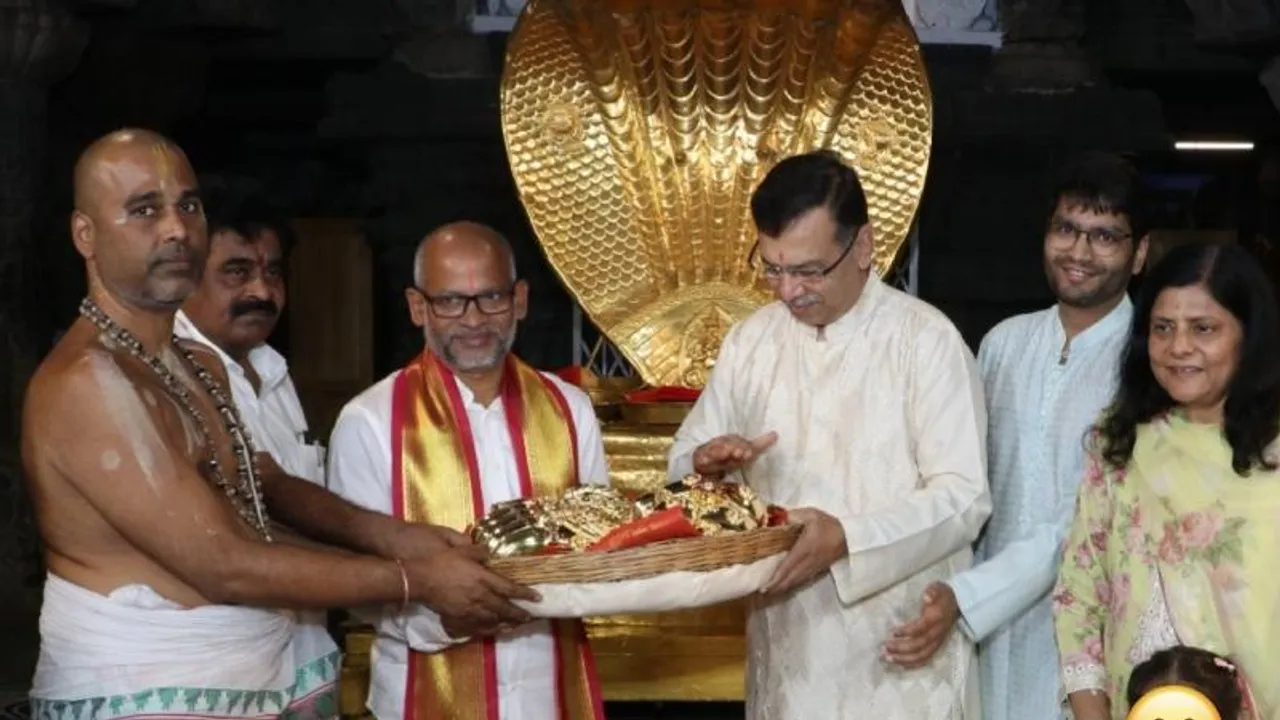IPL ಟೀಮ್​ ಓನರ್ ಇಂದ ತಿಮ್ಮಪ್ಪನಿಗೆ ಭಾರೀ ಮೌಲ್ಯದ ಚಿನ್ನ, ವಜ್ರ ಖಚಿತ ಆಭರಣಗಳು ದಾನ ​​