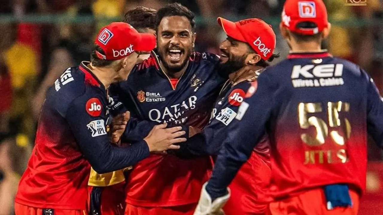 RCB ಪ್ಲೇಯರ್ಸ್​ ಟೆಂಪಲ್ ರನ್​.. ಐಪಿಎಲ್​ ಟ್ರೋಫಿಗಾಗಿ ಹನುಮಾನ್ ಆಶೀರ್ವಾದ ಪಡೆದ ಆಟಗಾರ