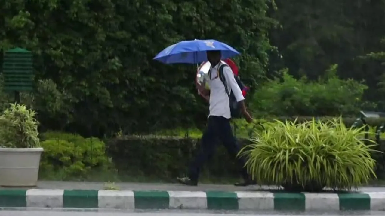 ರಾಜ್ಯದ ಈ ಜಿಲ್ಲೆಯಾದ್ಯಂತ ಭಾರೀ ಮಳೆ: ಅಂಗನವಾಡಿ ಸೇರಿ ಪ್ರಾಥಮಿಕ, ಪ್ರೌಢಶಾಲೆಗಳಿಗೆ ರಜೆ