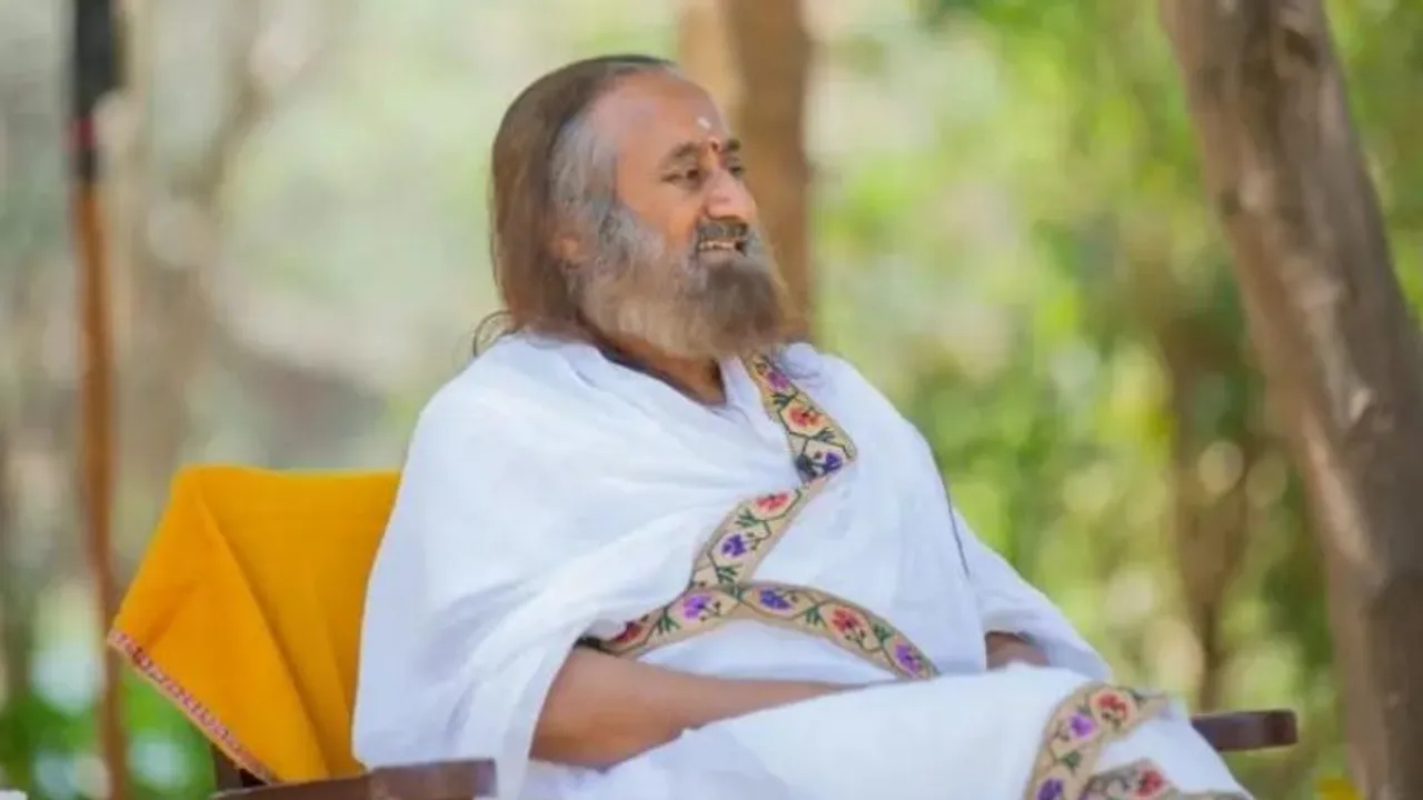 ದೂರದೃಷ್ಟಿಯಿಲ್ಲದ ಅಭಿವೃದ್ಧಿ ವಿನಾಶಕ್ಕೆ ದಾರಿ.. ಮಾನವನ ದುರಾಸೆಯೇ ಭೂಮಿಗೆ ಹಾನಿ -ರವಿಶಂಕರ ಗುರೂಜಿ ಕಳವಳ