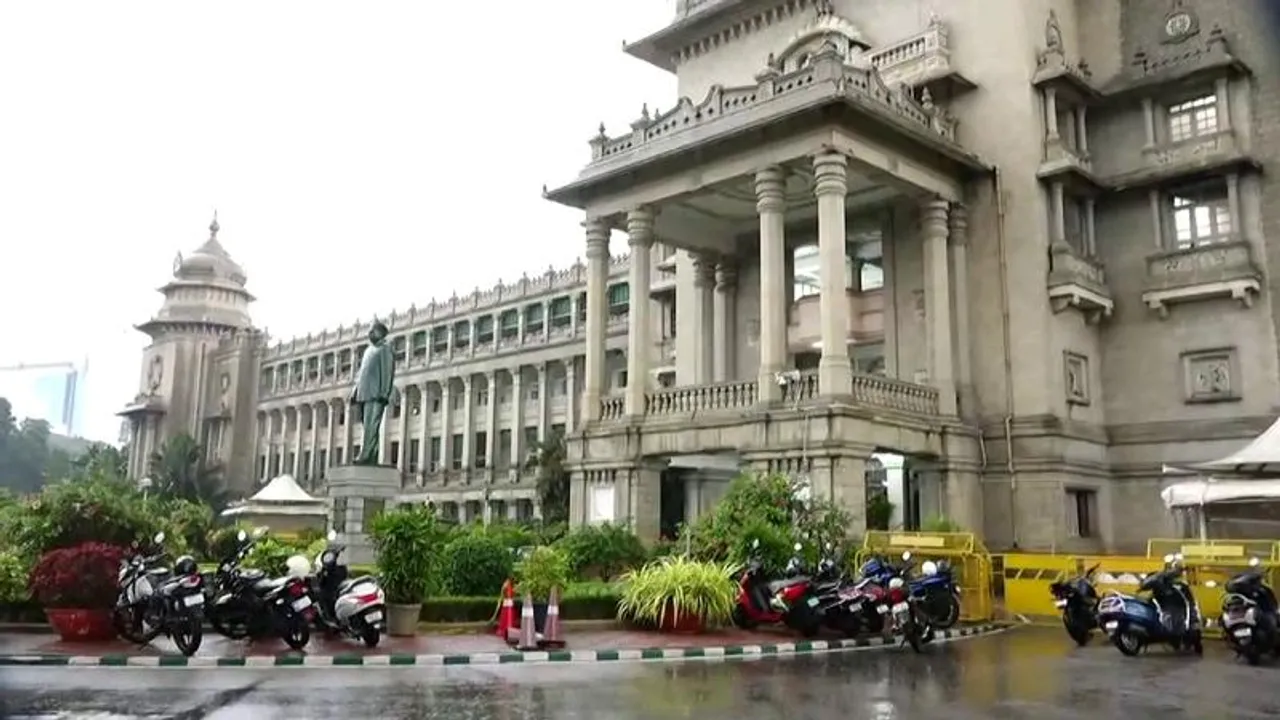 ಸಂಜೆ ಆಗುತ್ತಲೇ ಬೆಂಗಳೂರಿನ ಹಲವೆಡೆ ಜೋರು ಮಳೆ.. ಅಂಗನವಾಡಿಗಳಿಗೆ ನಾಳೆ ರಜೆ ಘೋಷಣೆ