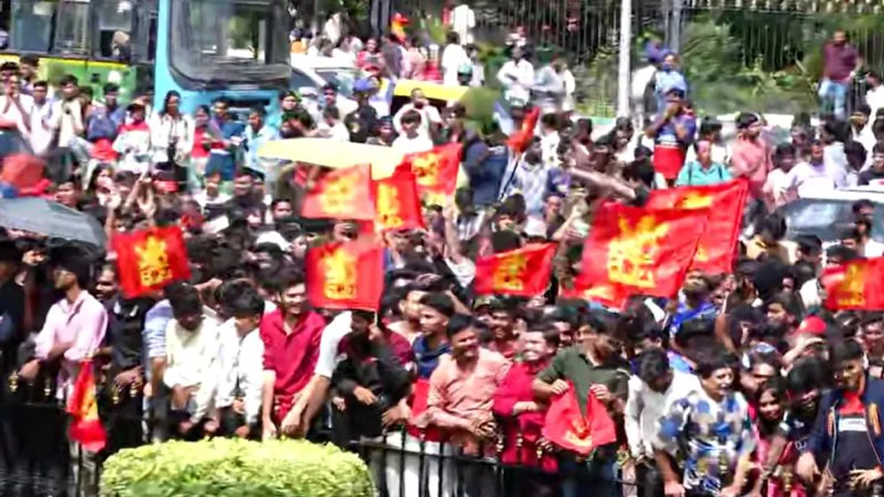 ಚಿನ್ನಸ್ವಾಮಿ ಸ್ಟೇಡಿಯಂ ಕಾಲ್ತುಳಿತ.. RCB, KSCA ವಿರುದ್ಧ ಕೇಸ್ ದಾಖಲಿಸಲು ಕ್ಯಾಬಿನೆಟ್​ನಲ್ಲಿ ಒಪ್ಪಿಗೆ