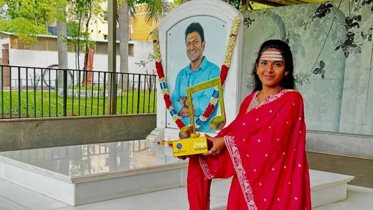 ಸರಿಗಮಪ ಟ್ರೋಫಿ ಹಿಡಿದು ಪುನೀತ್ ಸಮಾಧಿಗೆ ಭೇಟಿ ನೀಡಿದ ಬೀದರ್​ನ ಶಿವಾನಿ; ಫೋಟೋಸ್​ ಇಲ್ಲಿವೆ!