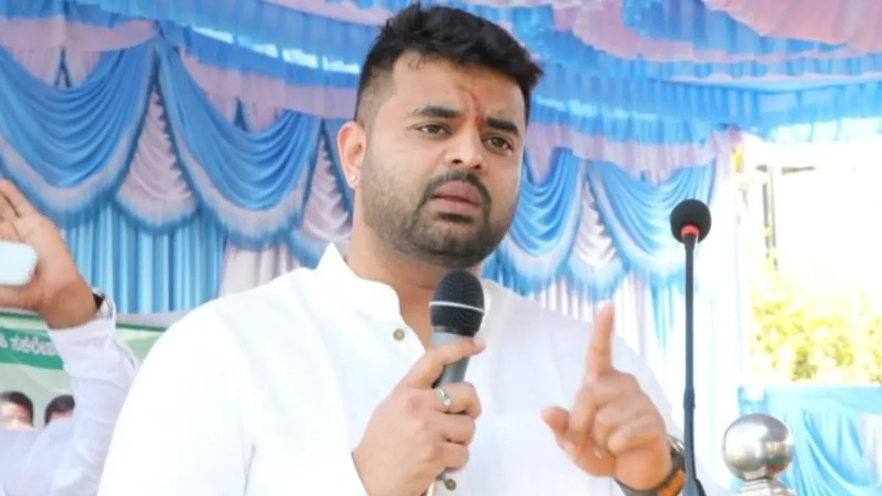 ಪ್ರಜ್ವಲ್​ ರೇವಣ್ಣ ಮೇಲೆ ಎಷ್ಟು ಕೇಸ್​ಗಳಿವೆ.. ಬೇಲ್​ ಅರ್ಜಿ ವಜಾಕ್ಕೆ ಕೋರ್ಟ್​ ಕೊಟ್ಟ ಕಾರಣವೇನು?