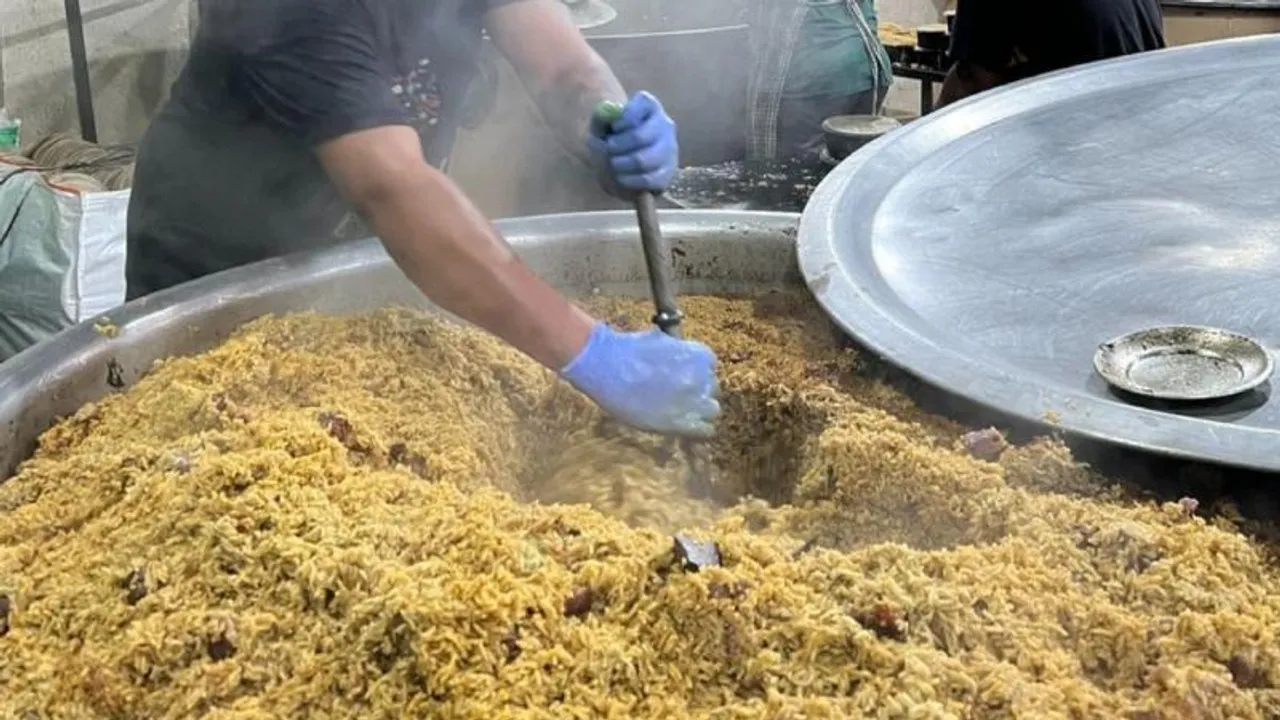 ಹೊಸಕೋಟೆ ಬಿರಿಯಾನಿ ಪ್ರಿಯರಿಗೆ ಶಾಕ್.. ಹೋಟೆಲ್​ ಮಾಲೀಕರಿಗೆ ಪೊಲೀಸರು ಖಡಕ್ ಸೂಚನೆ