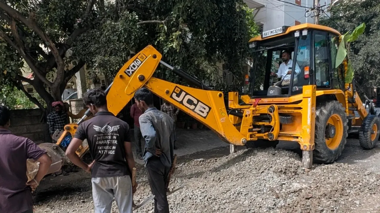 HSR LAYOUT ROAD DUG UP 10 MONTHS