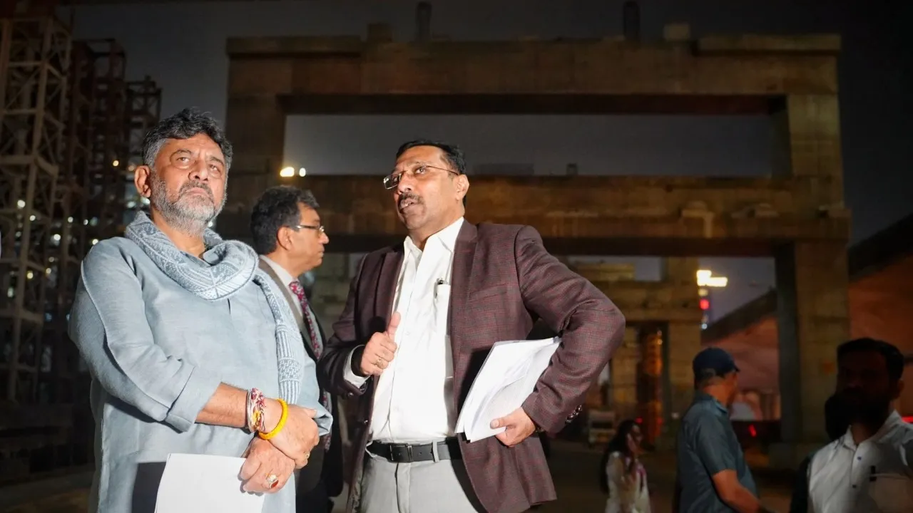 dk shivakumar surprise metro inspection bengaluru