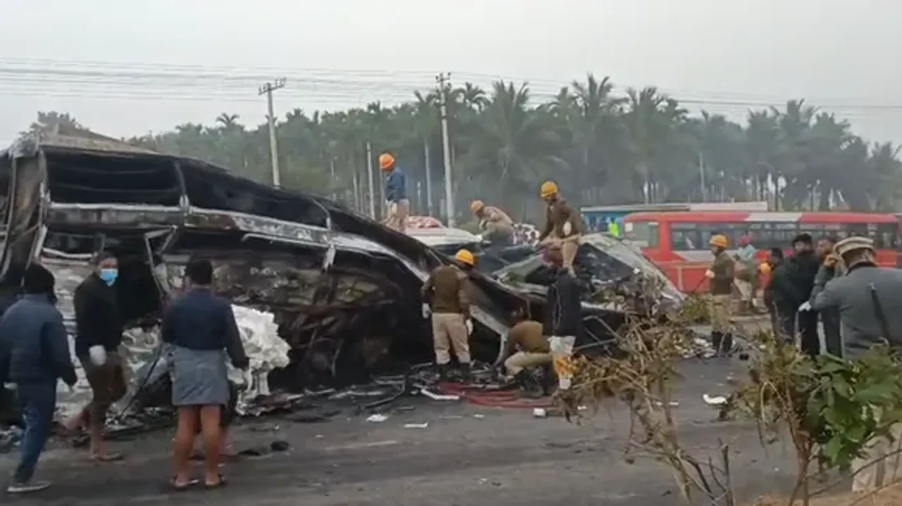 chitradurga-district-between-hiriyuru-sira-seabird-bus-accident_massive-bus-tragedy_11-2025-12-25-07-49-53