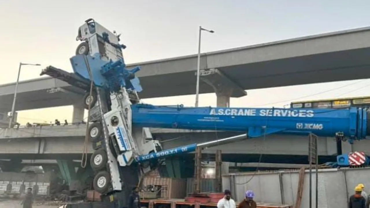 crane toppling bengaluru