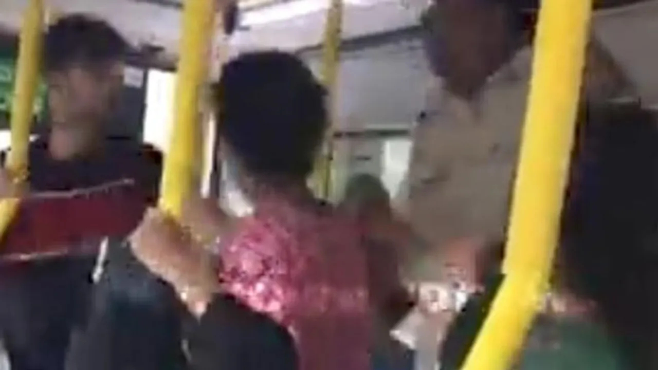 Bengaluru: Student and conductor have a physical fight over bus ticket