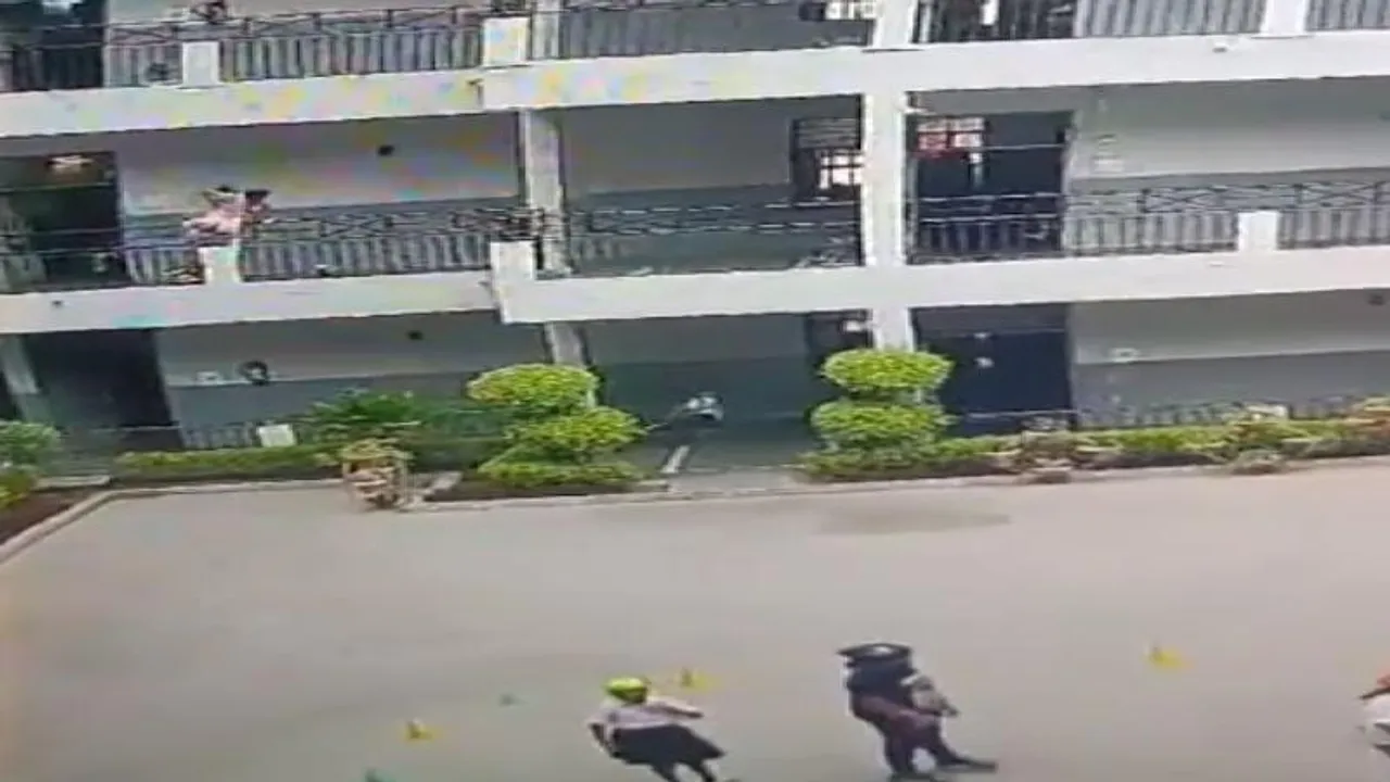 Kid tries to emulate Hrithik Roshan’s Krrish; jumps off 1st floor, seriously injured