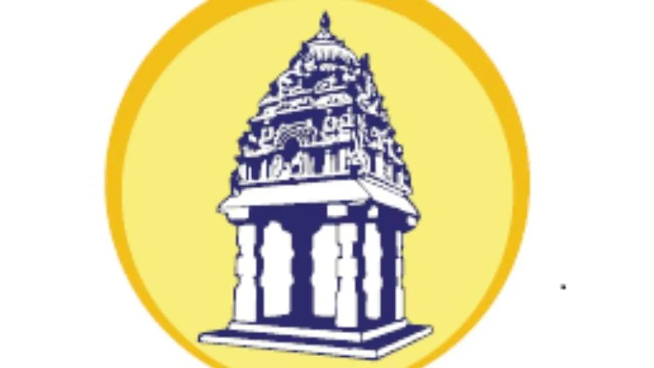 Bengaluru: Eatery owner pours sambar on himself in protest against BBMP