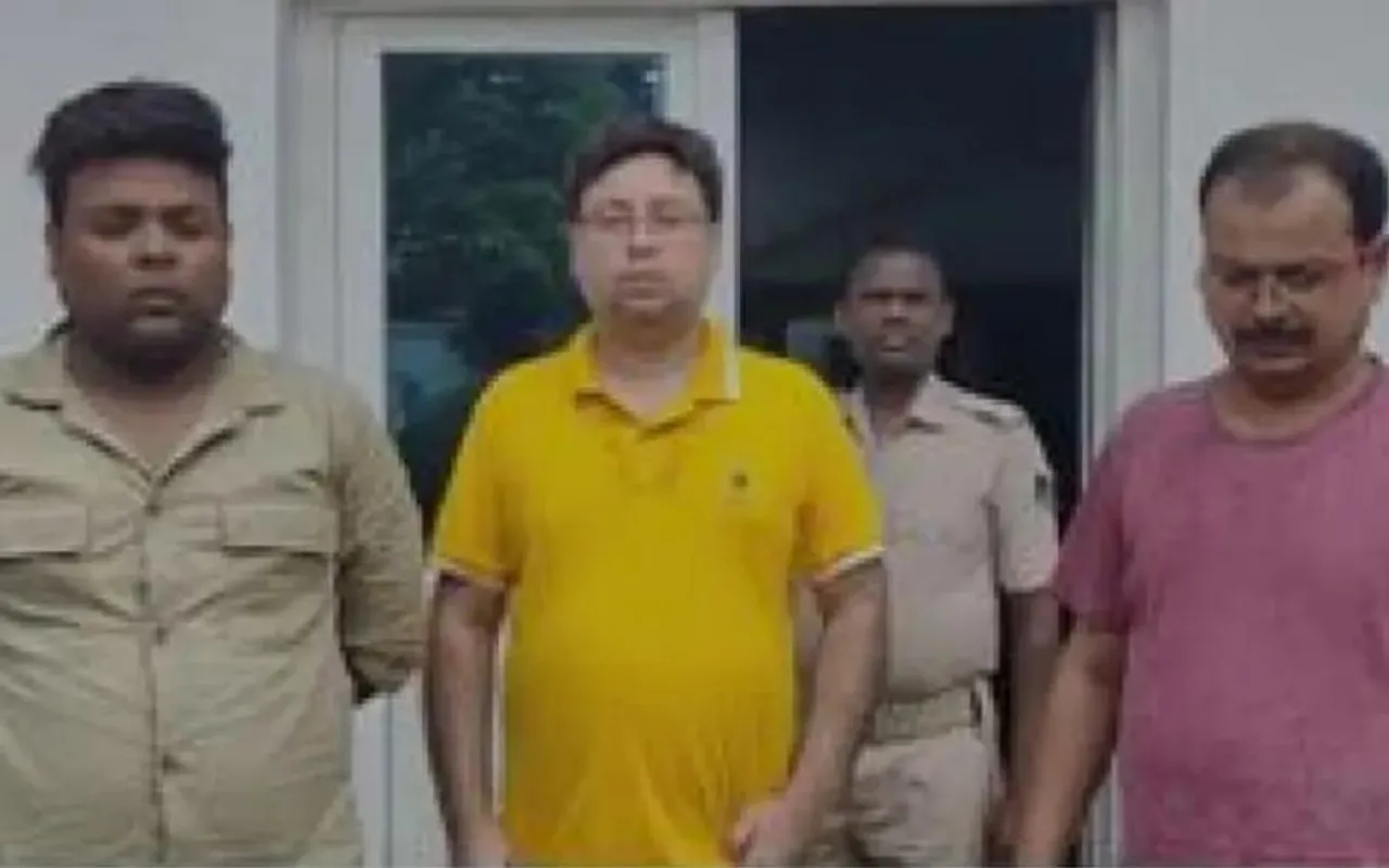 Bhubaneswar: 3 arrested for scamming old man with ‘mystical mirror’ offer