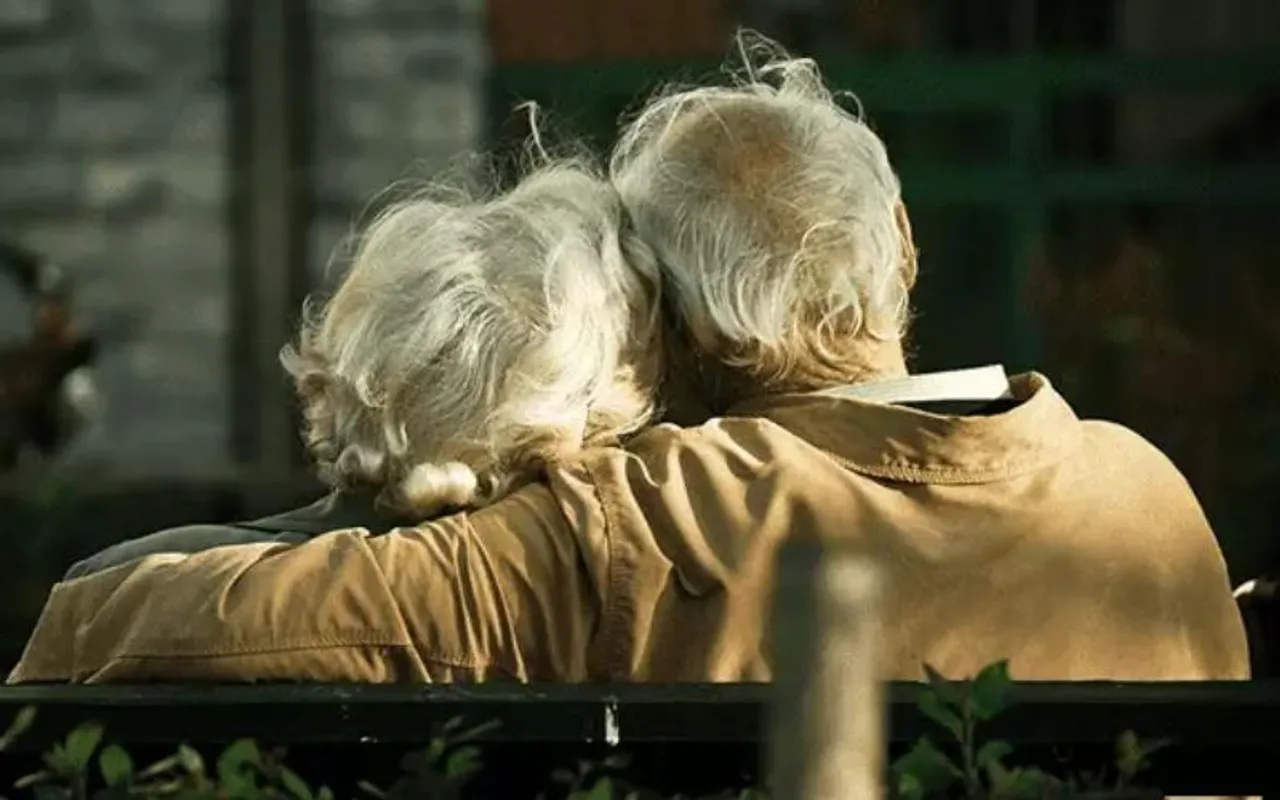 Bengaluru: Senior citizens give love a shot, it backfires