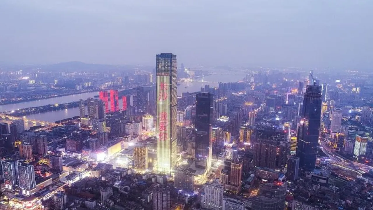 Chinese county to reward young couples with 1000 Yuan