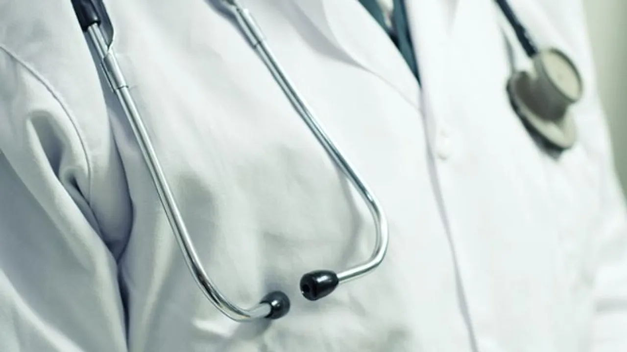 Bengaluru: A few govt doctors logging in at Victoria hosp, but allegedly working in private hosp; probe on