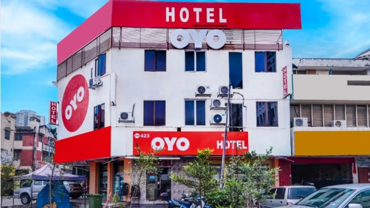 MakeMyTrip and OYO Rooms ordered to pay Rs 35,000 to customer over last-minute cancellation