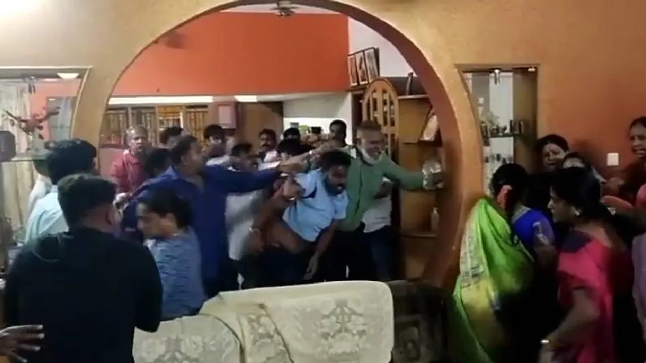 Bengaluru: Havoc wrecked as families attempt to resolve marital dispute