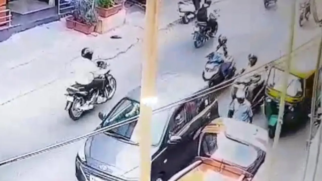 Bengaluru: Auto driver flees the spot after deadly accident