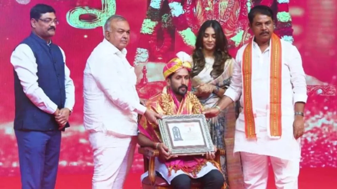 Bengaluru: Ram Lalla sculptor Arun Yogiraj conferred with ‘Shilpi Ratna’ award in program organised by NewsFirst