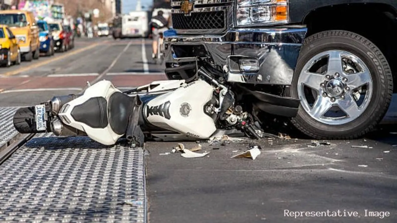 Bengaluru: In a heart-wrenching accident, bystanders apathetic at victim even as he lay in a pool of blood with his lost leg