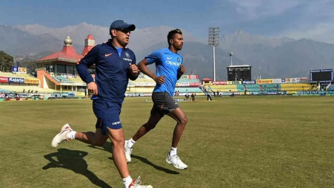‘Look at what Dhoni does’- Navjot Singh Sidhu’s advice to Hardik Pandya