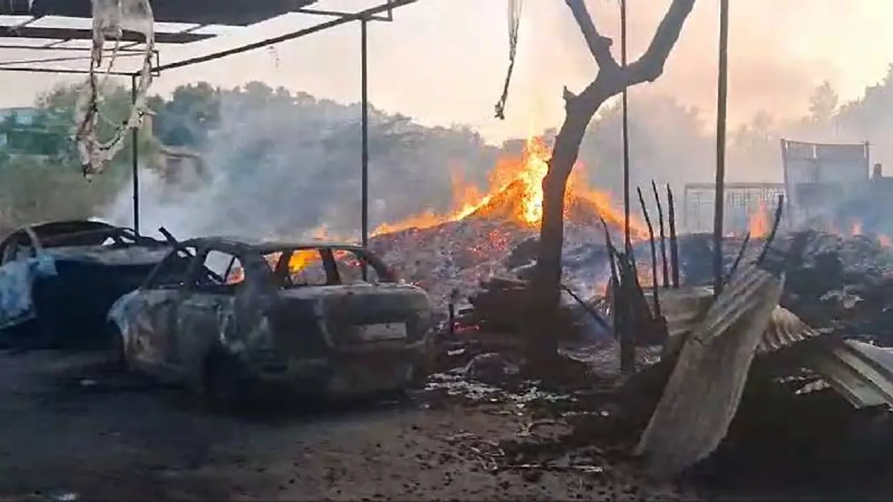 Bengaluru: Car washroom and garment factory consumed by fire in Electronic City