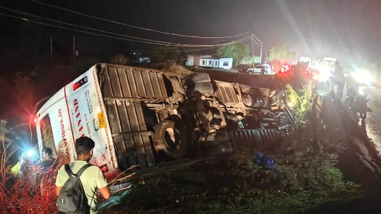 Toppling of bus headed to Bengaluru results in death of 2 individuals