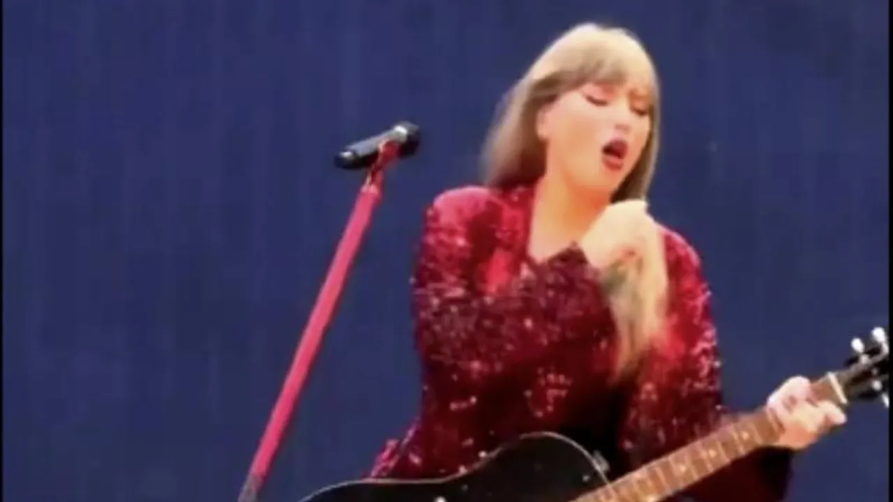 Taylor Swift chokes as she swallows bug during on-stage performance