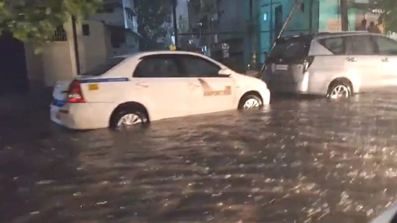 Heavy rains lash Bengaluru: Falling trees and waterlogging cause chaos