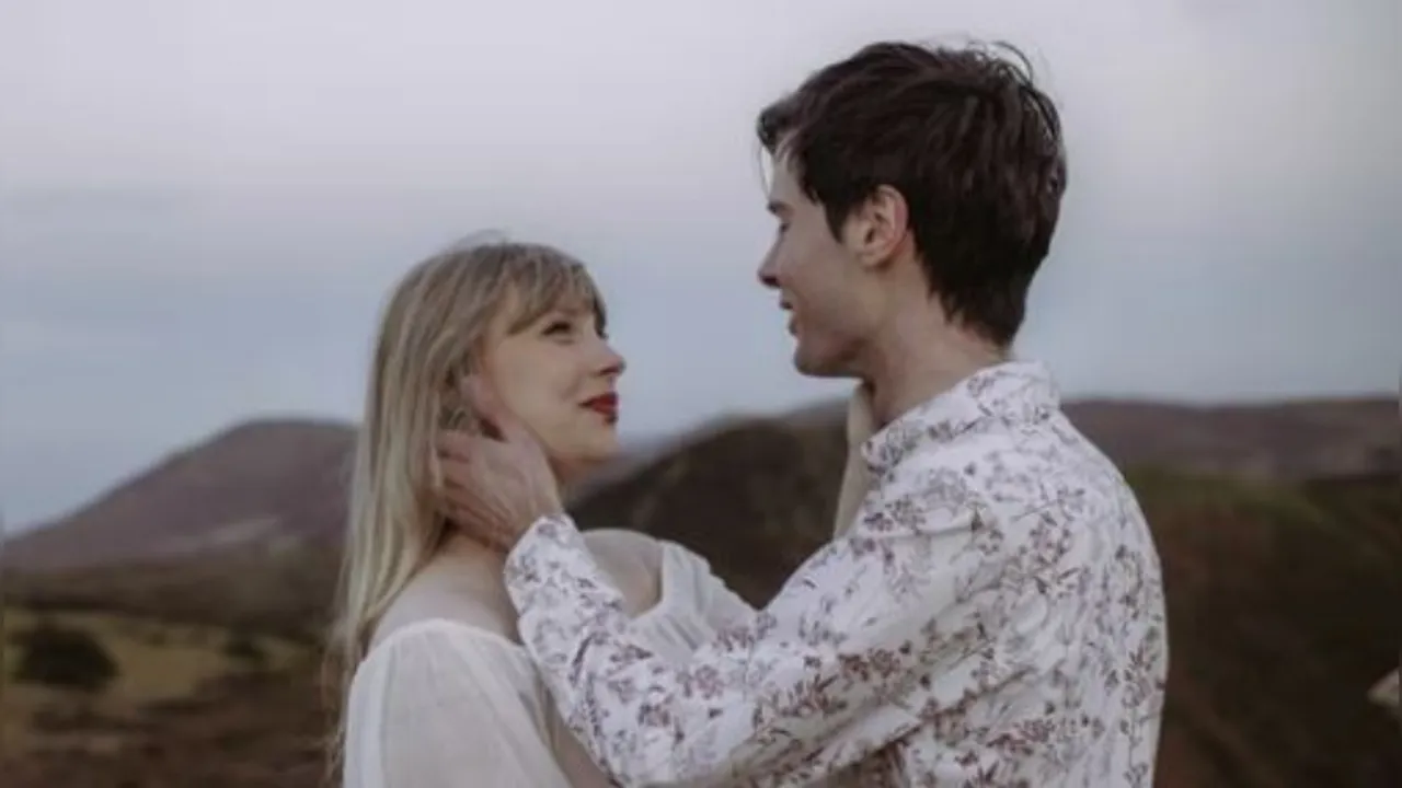Meet Laura, Taylor Swift’s doppelganger; she takes internet by storm